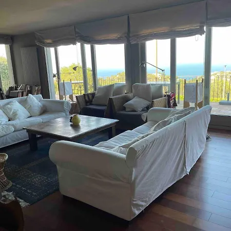 Casa Con Piscina Y Vistas Al Mar En *